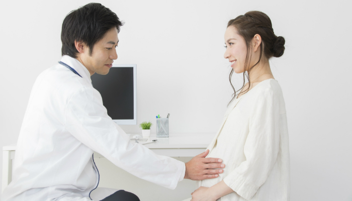 医師と妊婦さん
