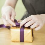 パパ活で渡すプレゼントは何が良い？選び方や渡し方を徹底紹介！