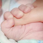 シングルマザーの出産に必要な手続きとは？心構えも大切！