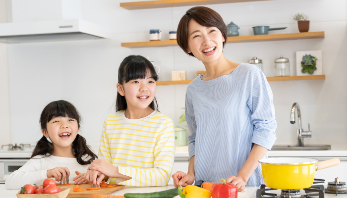調理中の親子