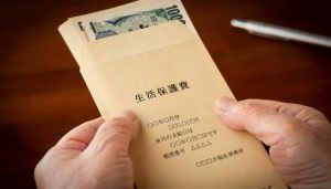 シングルマザーが生活保護を受けるには！？もらえる金額と注意点