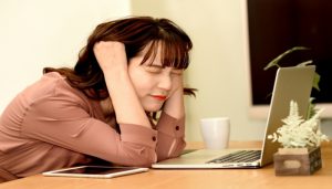 シングルマザーで”残業”してる？フルタイムで働くママの苦悩とは？